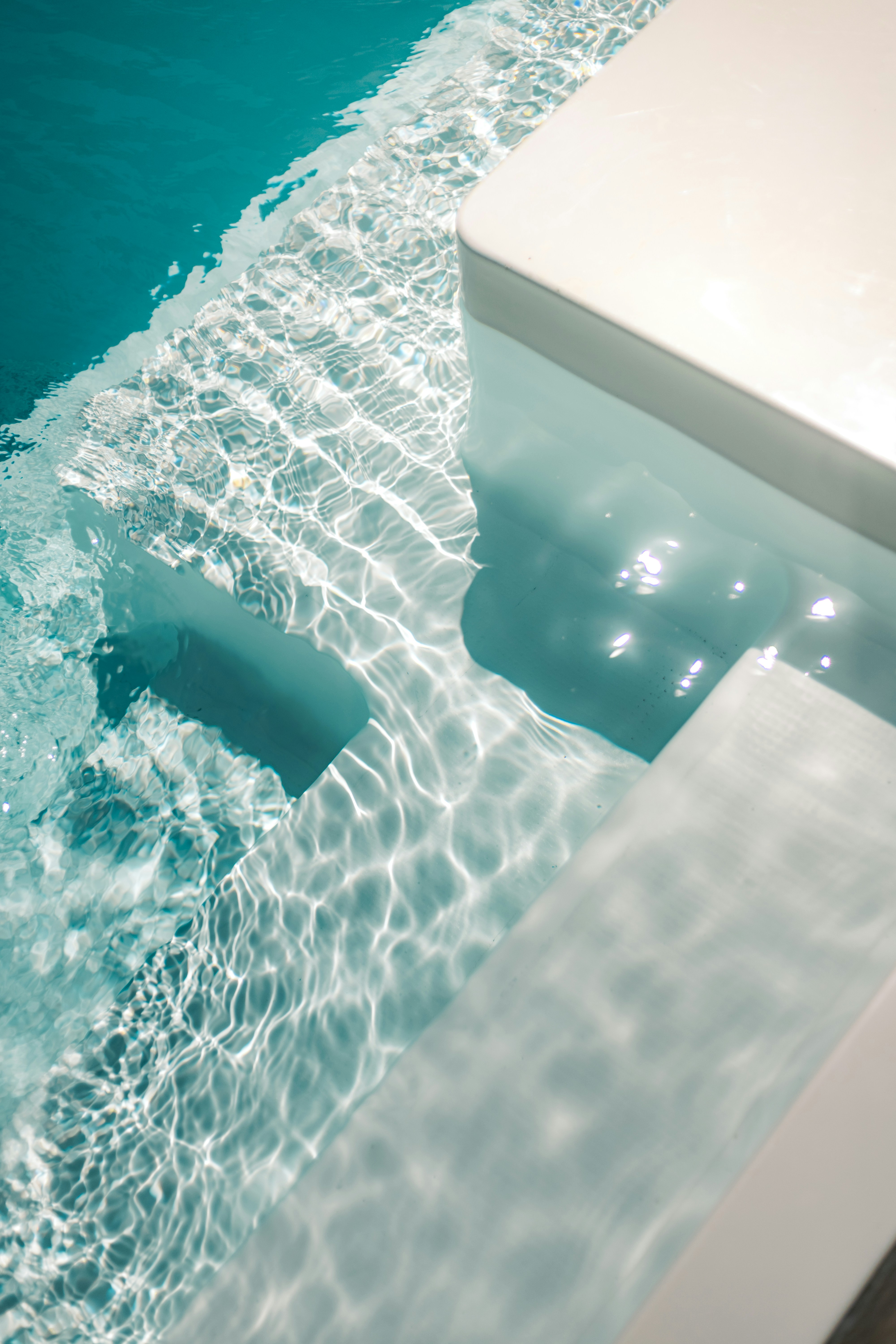 Pool lighting repair in Hawaii — light refraction through clean pool water